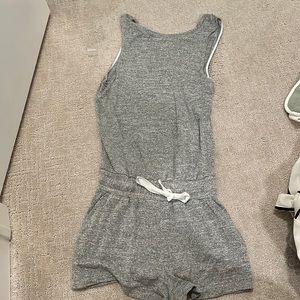 Aritzia romper XS. Heathered grey. Pockets, super flattering great condition